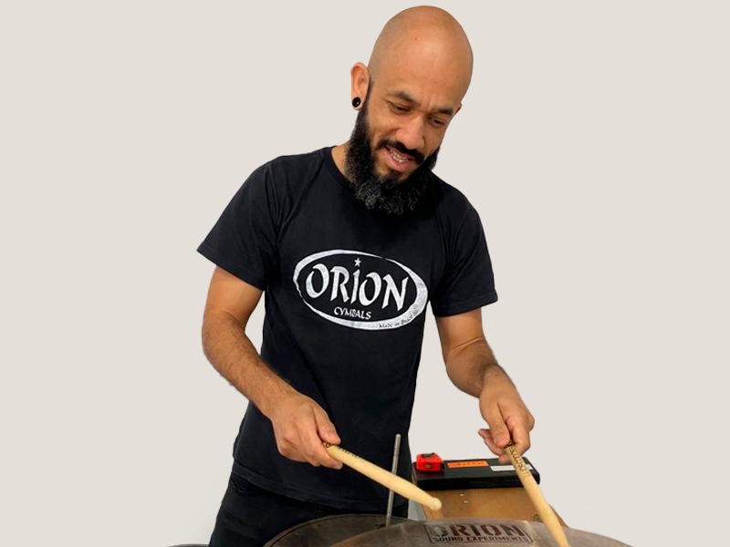 Leia mais sobre o artigo Rodrigo Pancho (Black Pantera) visita a fábrica da Orion Cymbals!
